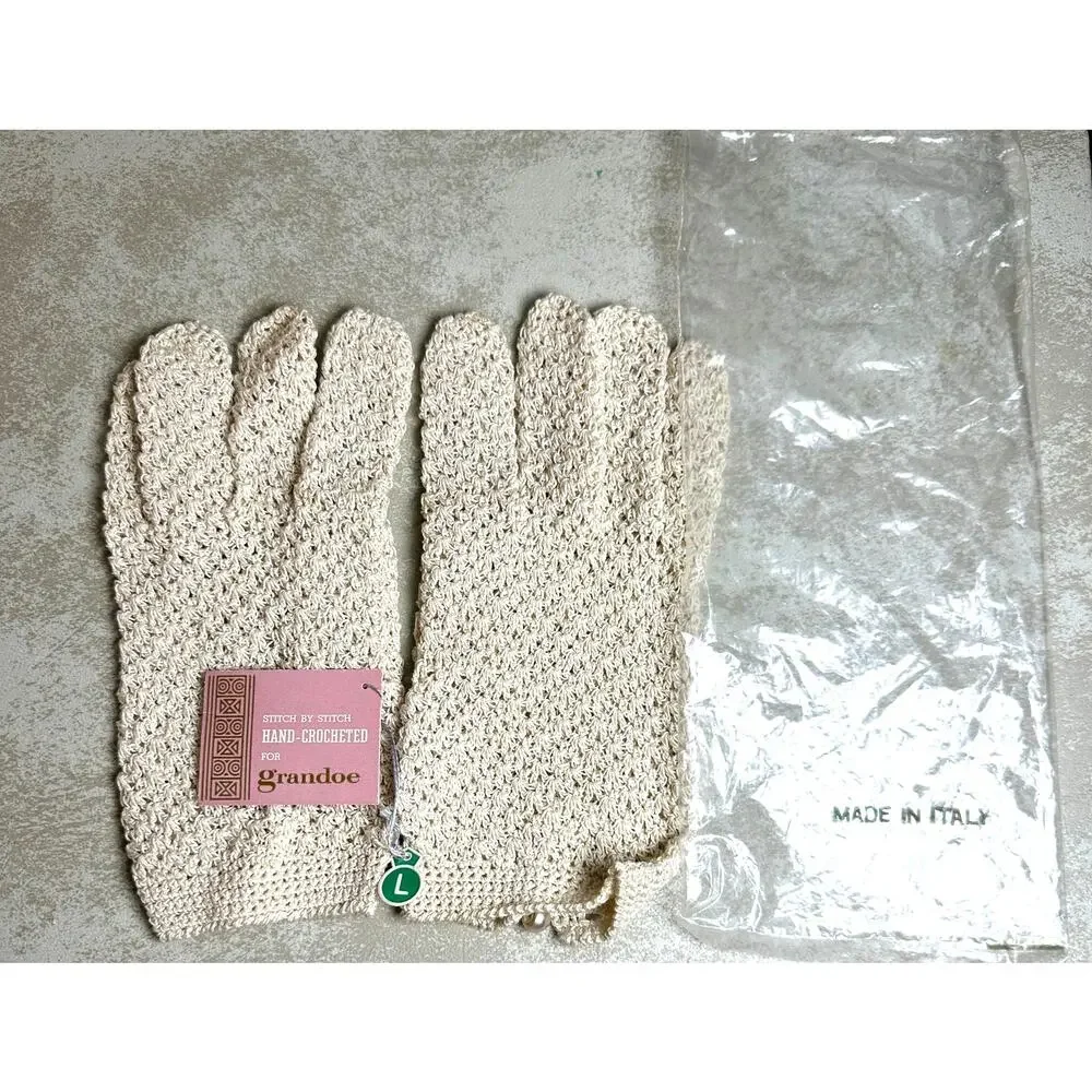 Vintage Grandoe Crochet Gloves L Pearl Closure Made in Italy Carrie Bradshaw